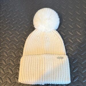 Cozy Cream Knit Pom-Pom Beanie for Ladies